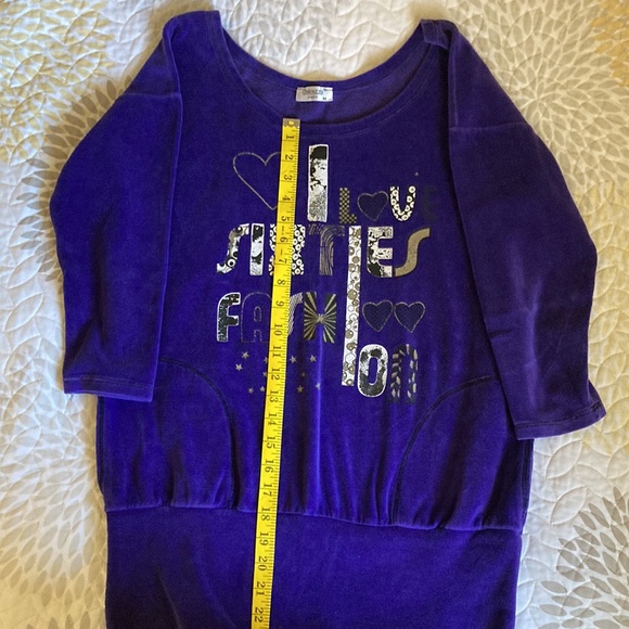 Dolcezza #medium purple velour top w/ 3/4 sleeves & kangaroo pockets. Worn w/TLC - Picture 4 of 6